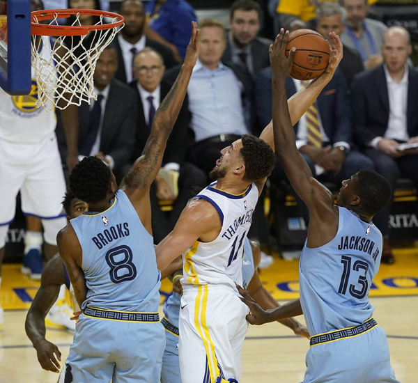 包含关键时刻孟菲斯灰熊调整名单：荷甲节点到来，悬念犹存，球队文化再被提及的词条